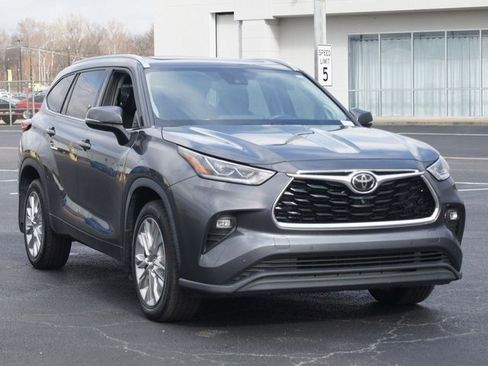 Used 2020 Toyota Highlander Limited image 26