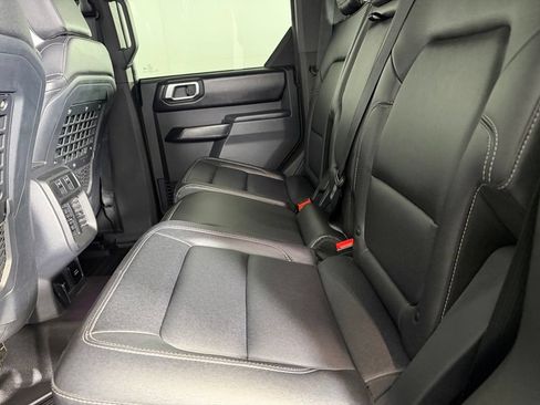 Used 2025 Ford Bronco Badlands AWD/4WD image 26