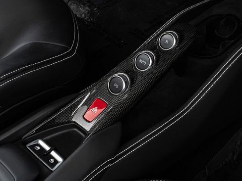 Used 2022 Ferrari F8 Tributo image 34