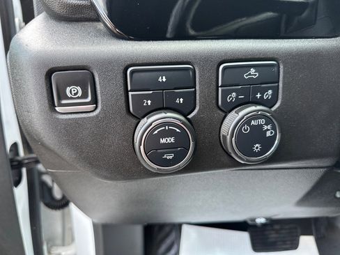 Used 2024 Chevrolet Silverado 2500 LT image 25