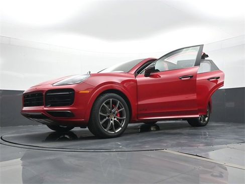 Used 2023 Porsche Cayenne GTS w/ Assistance Package image 31