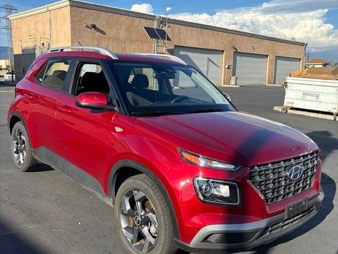 Used 2025 Hyundai Venue SEL FWD image 3
