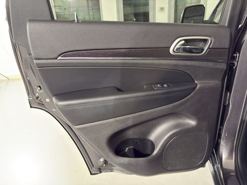 Used 2018 Jeep Grand Cherokee Limited w/ Luxury Group II image 22