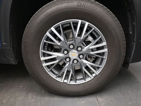 Used 2025 Chevrolet Traverse LT image 22