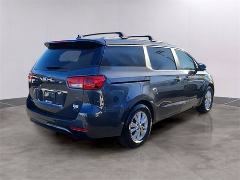 Used 2016 Kia Sedona LX w/ LX Convenience Package image 4