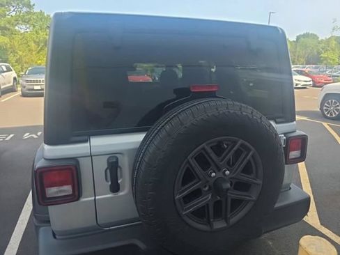 Used 2024 Jeep Wrangler Unlimited Sport AWD/4WD image 17