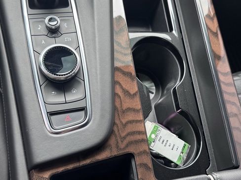 Used 2024 Cadillac Escalade Sport Platinum w/ LPO, ONYX Package image 32