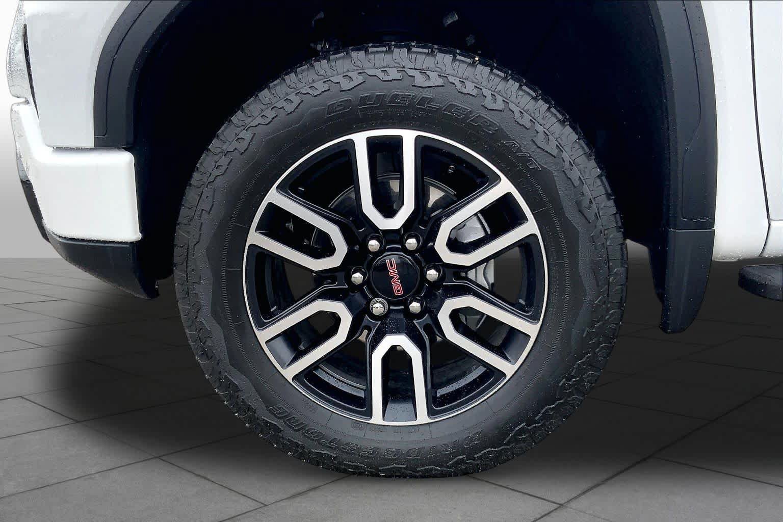Used 2026 GMC Sierra 1500 AT4 w/ AT4 Premium Package AWD/4WD image 11