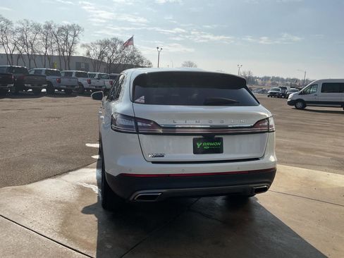 Used 2023 Lincoln Nautilus Reserve image 4