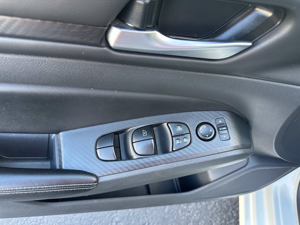 Used 2025 Nissan Altima 2.5 SV FWD image 11
