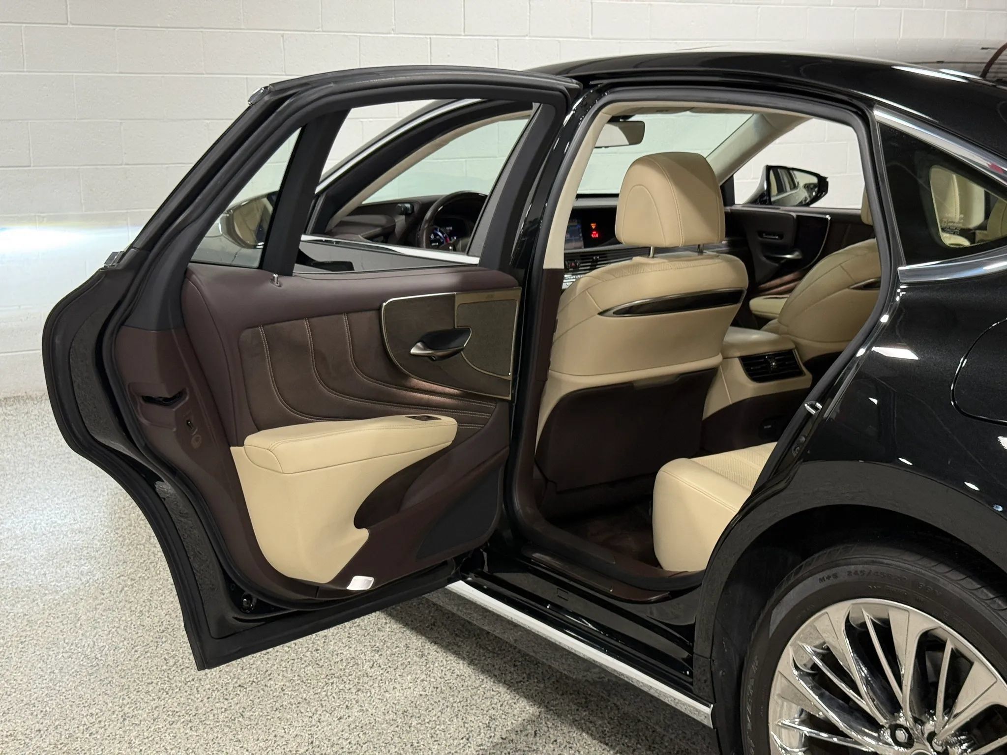 Used 2018 Lexus LS 500 AWD w/ Interior Upgrade Package image 60