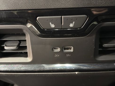 Used 2022 GMC Sierra 1500 AT4 w/ AT4 Premium Package image 15