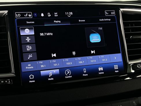 Certified 2024 Chrysler Pacifica Touring-L image 18