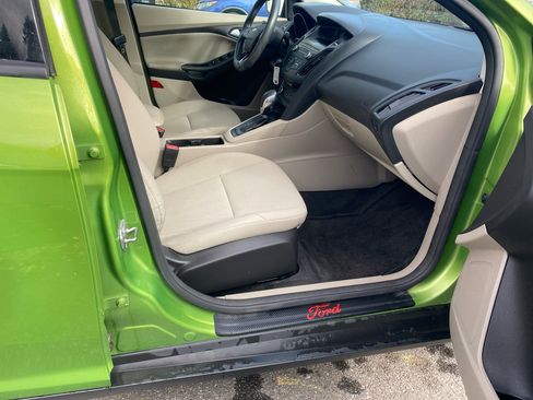 Used 2018 Ford Focus SE w/ Cold Weather Package image 22