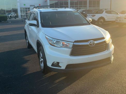 Used 2015 Toyota Highlander XLE AWD/4WD image 3