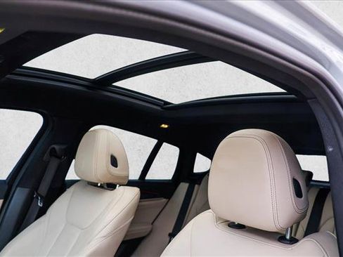 Used 2022 BMW X4 M40i image 11