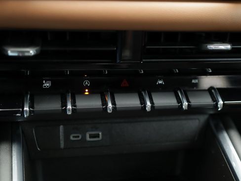 Used 2023 GMC Canyon AT4 image 18