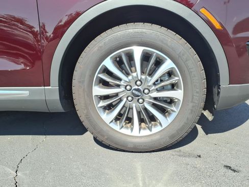 Used 2019 Lincoln Nautilus Select AWD/4WD image 9