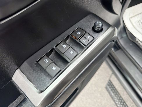 Used 2019 Toyota Tacoma SR5 image 16