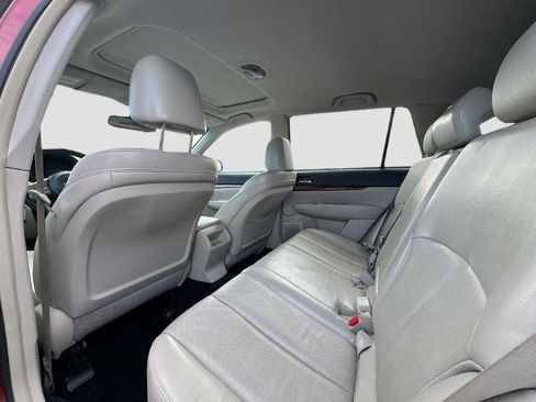 Used 2011 Subaru Outback 2.5i Limited image 11