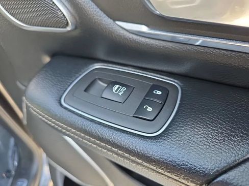 Used 2019 RAM 1500 Laramie AWD/4WD image 21