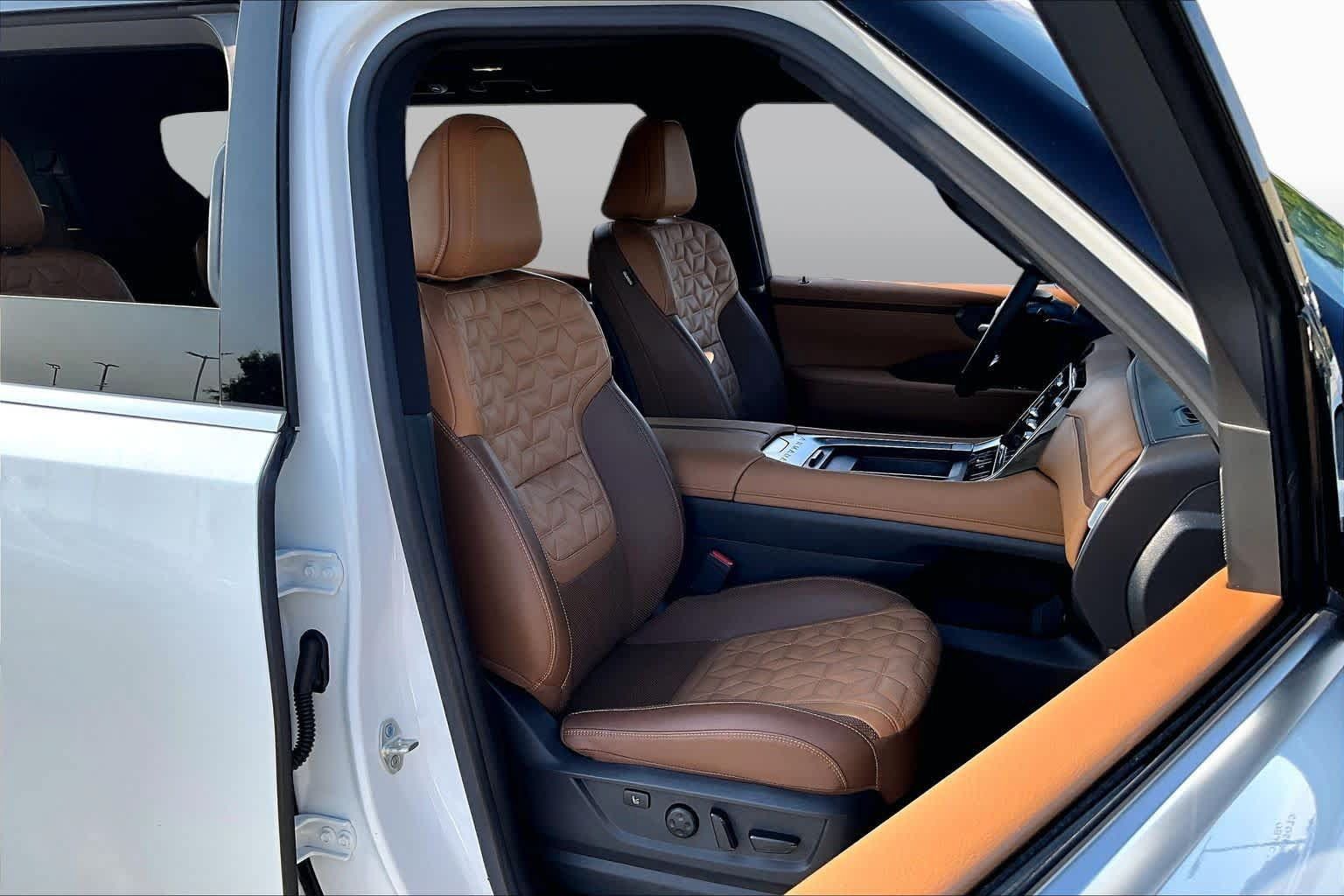 Used 2025 Nissan Armada Platinum Reserve RWD image 8