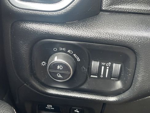 Used 2019 RAM 1500 Laramie image 17