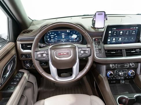 Used 2022 GMC Yukon SLT w/ SLT Premium Package AWD/4WD image 11
