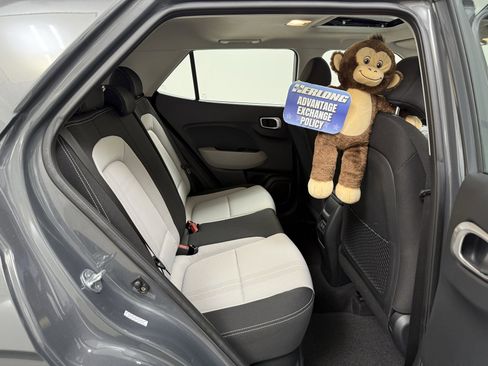 Used 2024 Hyundai Venue SEL image 21