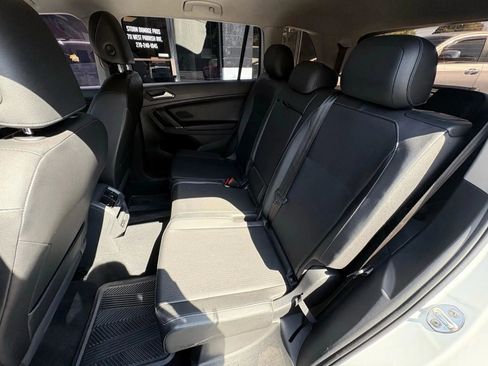 Used 2018 Volkswagen Tiguan SE image 16