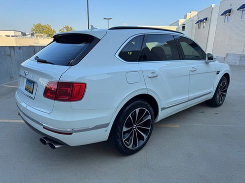 Used 2019 Bentley Bentayga image 3