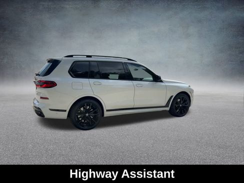 Used 2025 BMW X7 M60i image 27