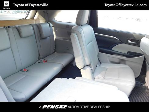 Used 2019 Toyota Highlander Limited Platinum AWD/4WD image 5