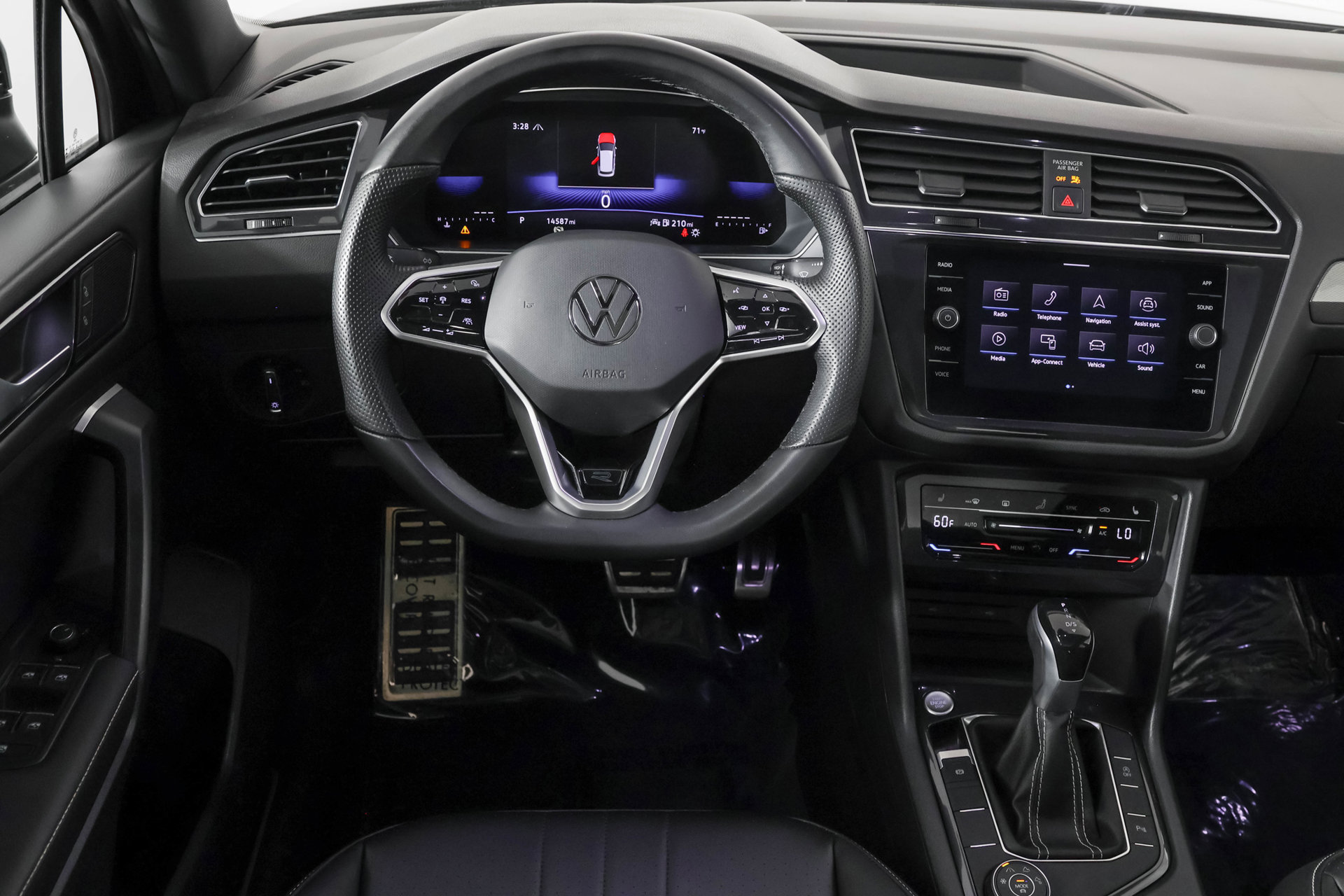 Used 2023 Volkswagen Tiguan SE R-Line AWD/4WD image 38