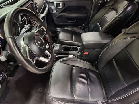 Used 2018 Jeep Wrangler Unlimited Sahara image 29