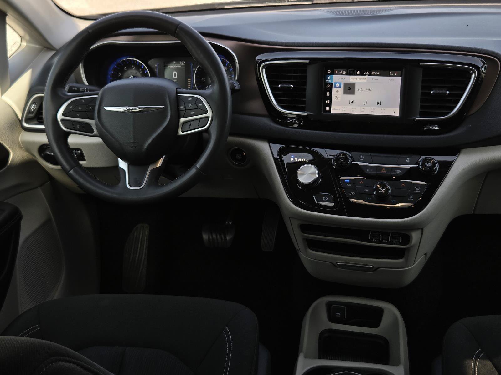 Used 2023 Chrysler Voyager LX FWD image 12