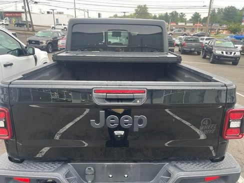 Used 2024 Jeep Gladiator Sport AWD/4WD image 7