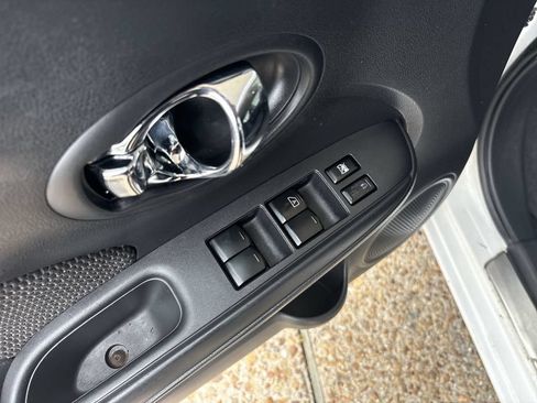 Used 2013 Nissan Versa FWD image 21