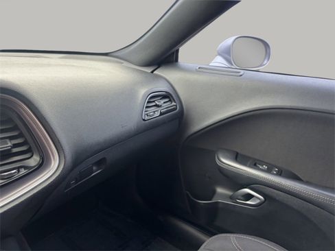 Used 2016 Dodge Challenger SXT image 19