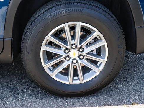 Used 2023 Chevrolet Traverse LT FWD image 13