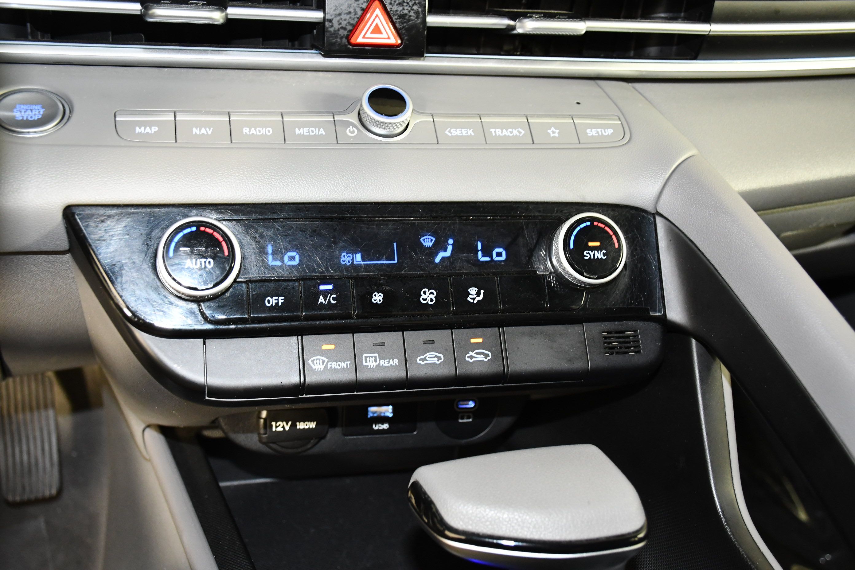 Used 2024 Hyundai Elantra SEL FWD image 30