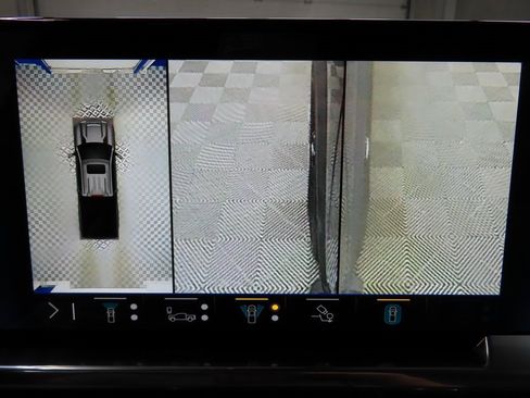 Used 2024 Chevrolet Silverado 2500 LTZ w/ LTZ Plus Package image 19