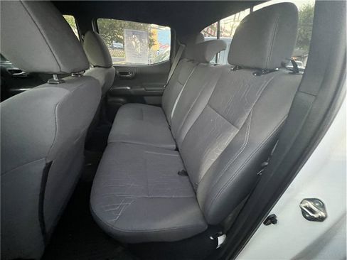 Used 2018 Toyota Tacoma TRD Sport image 7