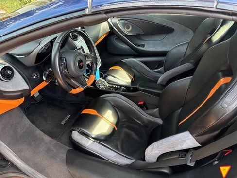 Used 2018 McLaren 570S Spider image 5