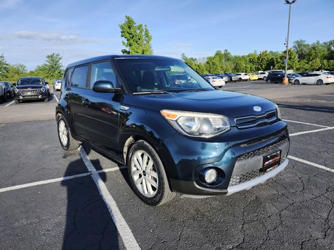 Used 2017 Kia Soul + FWD image 5