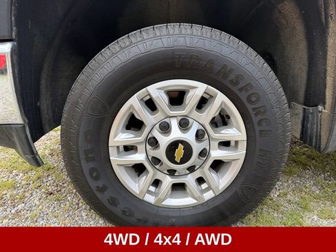Used 2020 Chevrolet Silverado 2500 LT w/ Convenience Package AWD/4WD image 11