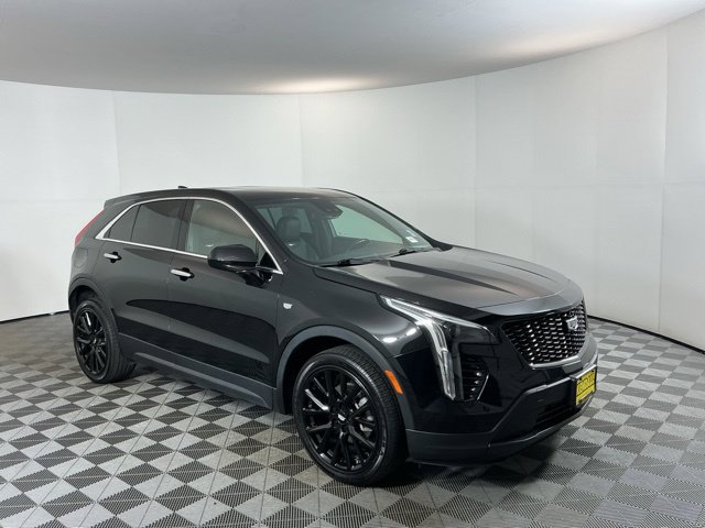 Used 2022 Cadillac XT4 Luxury w/ LPO, ONYX Package AWD/4WD image 3