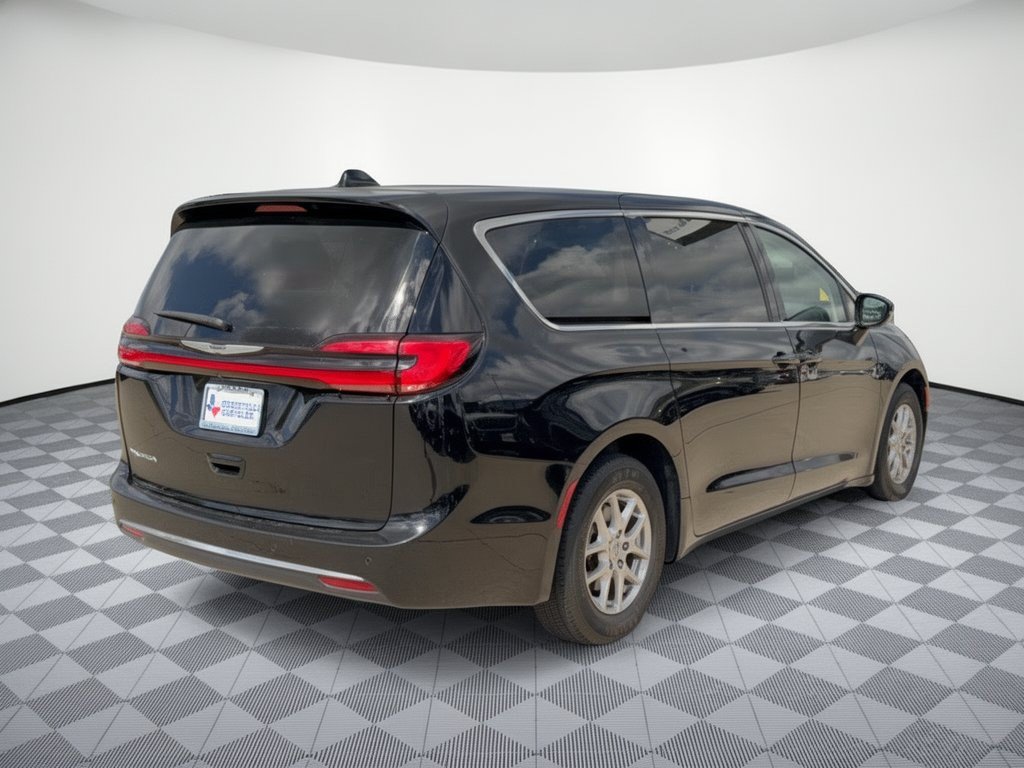 Used 2024 Chrysler Pacifica Touring-L FWD image 9