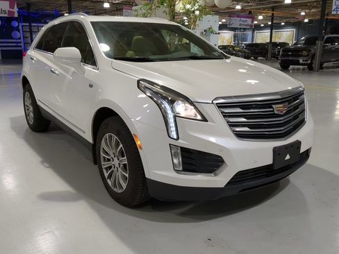 Used 2017 Cadillac XT5 Luxury w/ Driver Awareness Package image 3