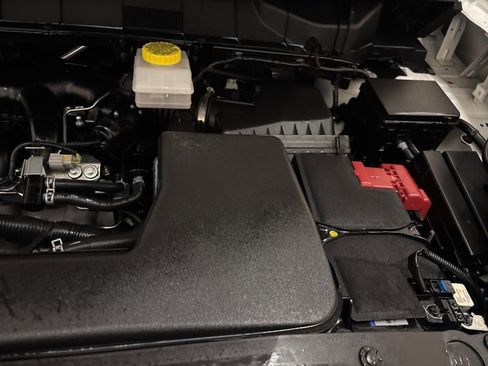 Used 2025 Nissan Pathfinder SV image 26